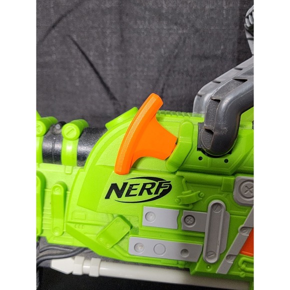Nerf Zombie Strike Brainsaw Chainsaw Pump Action Dart Blaster Gun w/ Darts - Picture 5 of 6